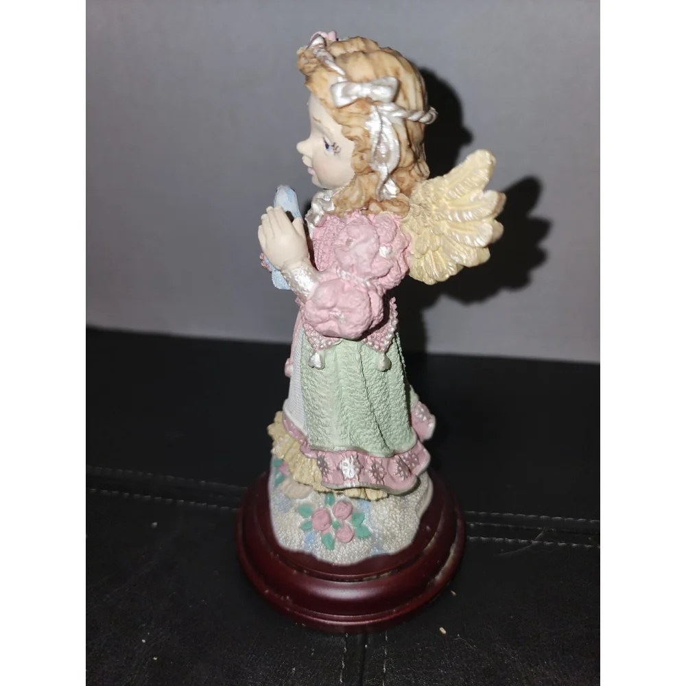 1998 House Of Lloyd Christmas Around The World‎ Caring Angel Figurine